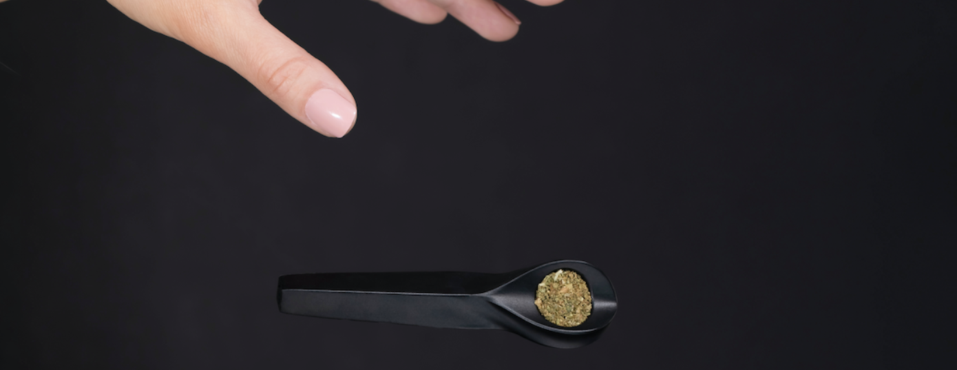 KOL pipe with magnets and hand