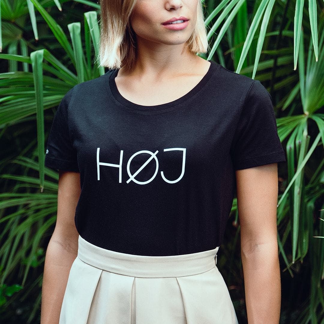 Blonde woman with black HOJ tshirt