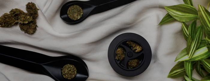 KLIP grinder and KOL pipe with weed