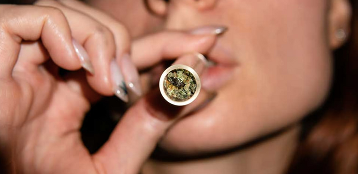 how to use a one hitter pipe