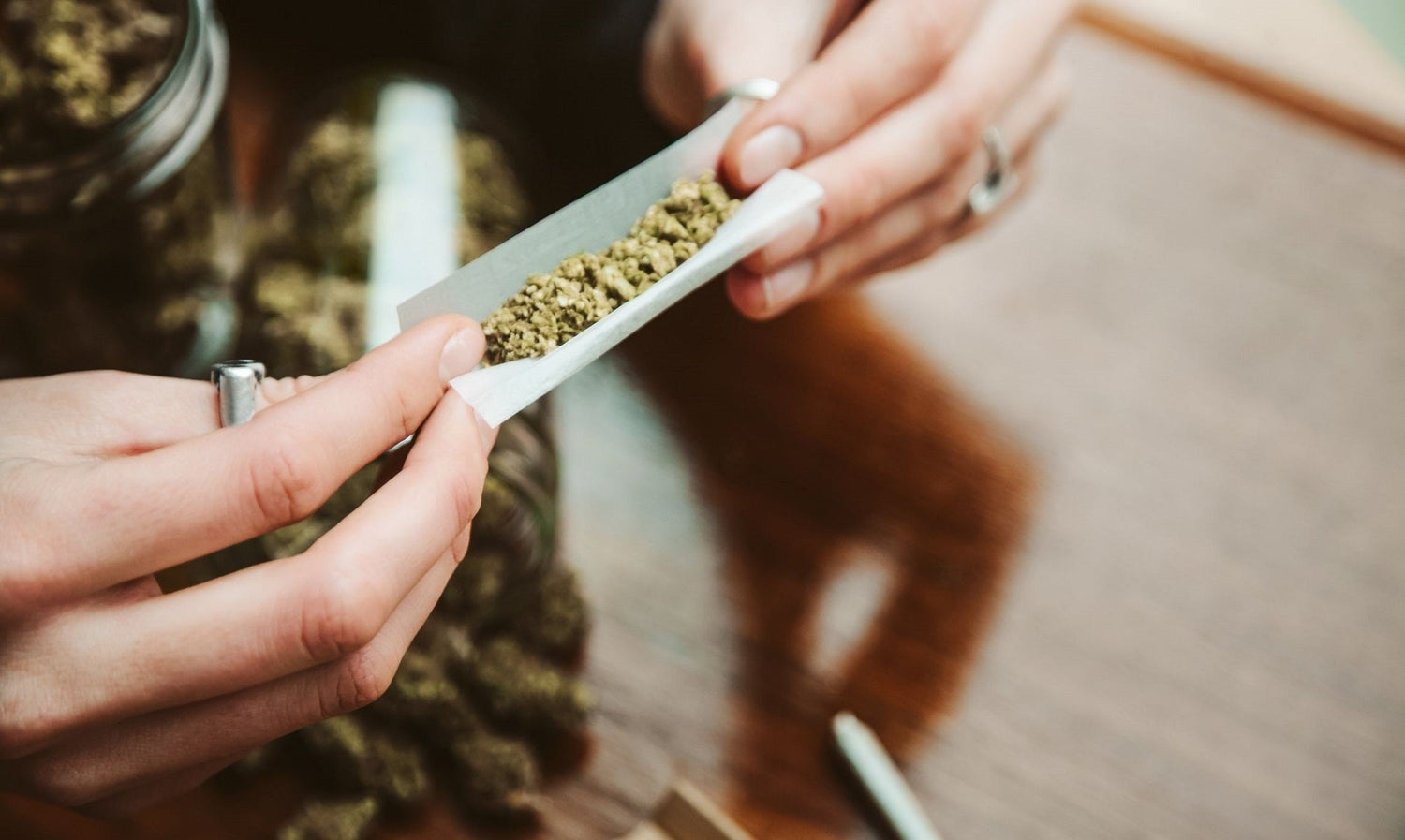 Hands rolling an extendo joint