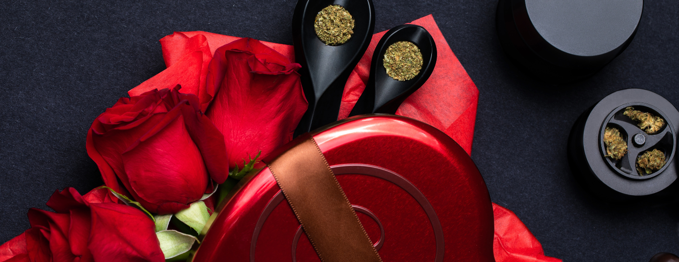 accesorios de cannabis con rosas rojas para san valentin