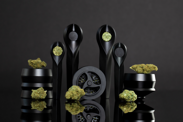 Luxury cannabis accessories: KLIP grinder and KOL pipes