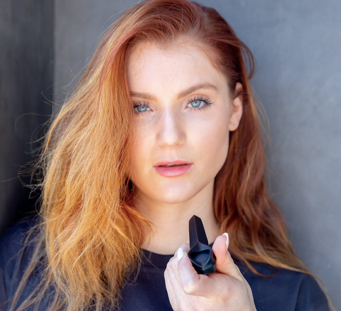 Woman holding a KOL mini pipe