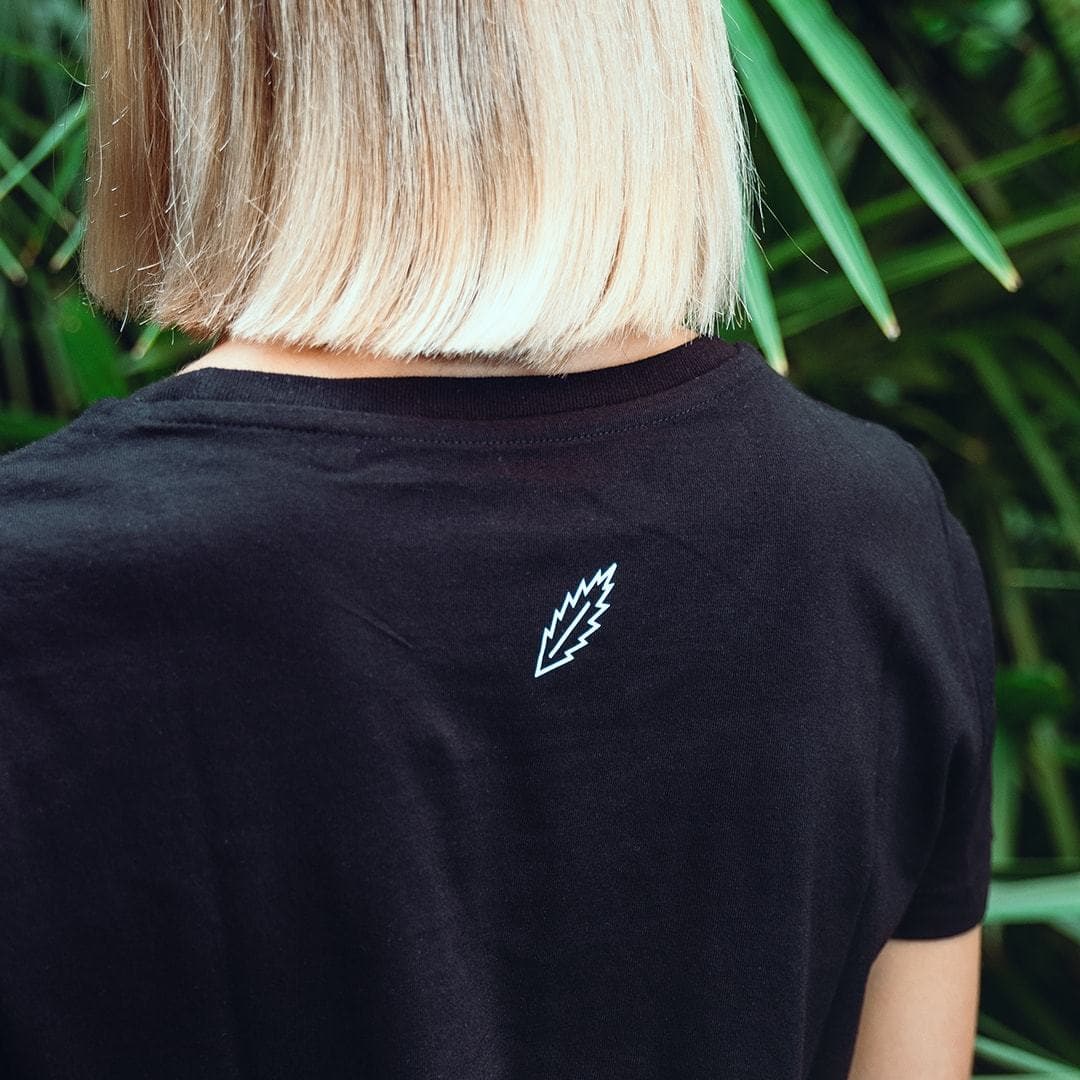 Blonde woman's back with black tshirt 